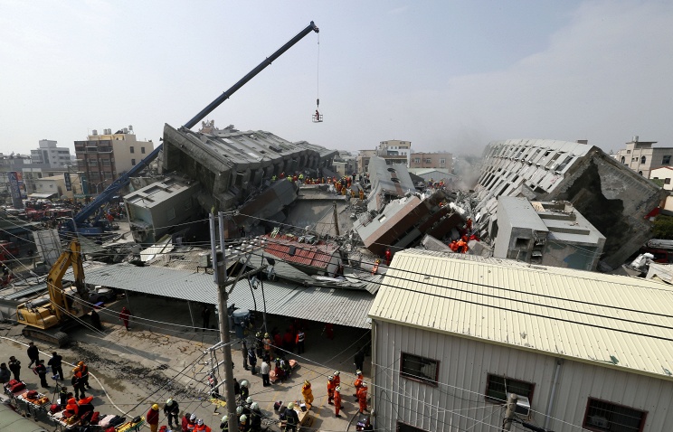 Число жертв землетрясения на Тайване продолжает расти